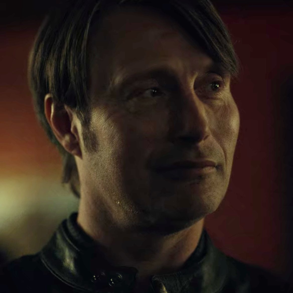 Next, let’s set the stage. Hannibal (Left): an attractive single man who recently had his heart broken by Will Graham. Antony (Right): an attractive single man with a free spirit who travels around Europe alone.