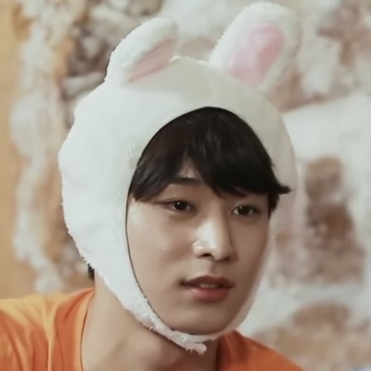 jjuybis's tweet photo. HELLO? bunnyju... https://t.co/eYYYMXXa7p