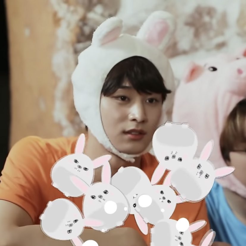 jjuybis's tweet photo. HELLO? bunnyju... https://t.co/eYYYMXXa7p