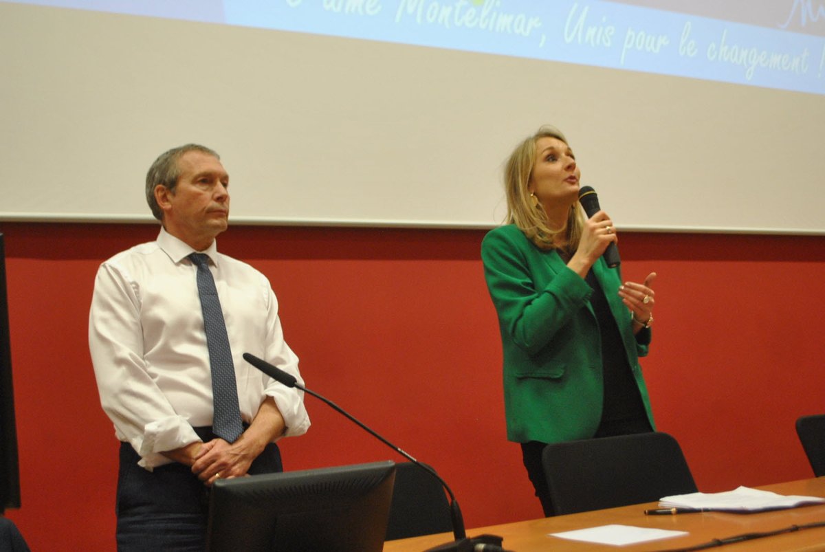 tcabarrus's tweet photo. "Les #journalistes ne seront pas obligés de #flouter les #policiers et les #gendarmes qui agissent toujours à visage découvert, dit #AliceThourot qui porte la loi sur la #SecuriteGlobale. En revanche, "pas de mise en pâture des policiers et des gendarmes sur les #ReseauxSociaux." https://t.co/Punp6fHd7I