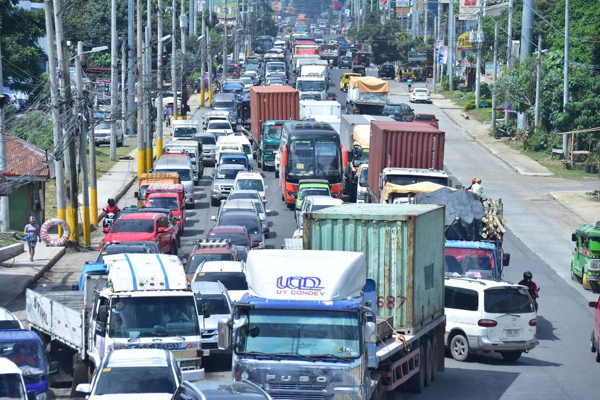 SunStarDavao's tweet photo. #SunStarLens
PASTILAN. Thinking of going out today? Think again as you will have to endure moderate to heavy traffic on some of Davao City's major roads. These photos show the current traffic situation in Mintal, Davao City at around 1 p.m.

📸 MARK PERANDOS, photojournalist https://t.co/SA0jV7QXNB