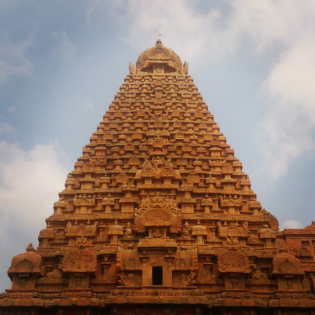 V0YAGERTWEETS's tweet photo. Cholas ruled for 2100 years
Chalukyas700 yrs
Ahom dynasty 700 yrs
Pallavas 600 yrs
Rashtrakutas 500 yrs
But no mention of these Rulers in history and Grand temples built by them

While Mughals who ruled 200 yrs broke 40000 temples, Glorified across history by deranged historians! https://t.co/69DwxG8LZa