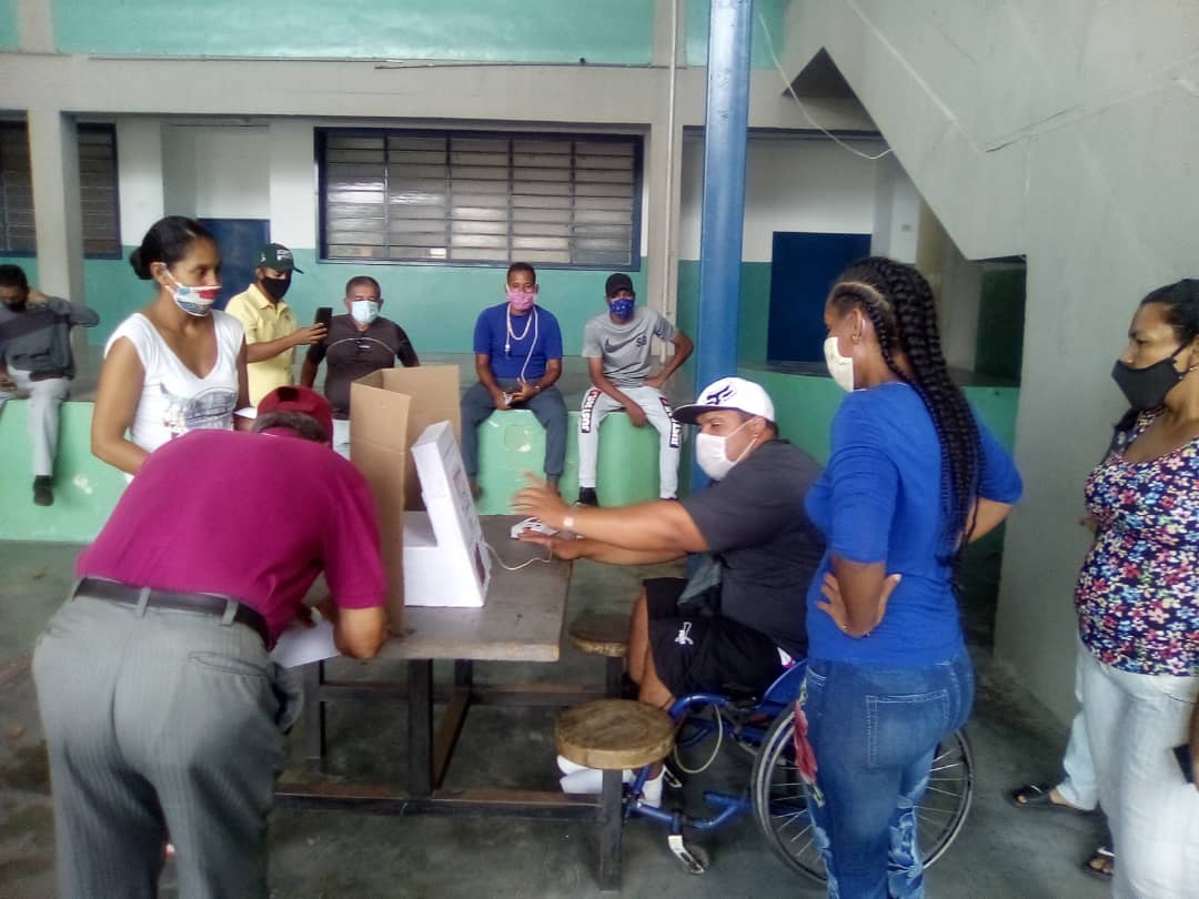 MOSUPDIS1's tweet photo. Nos define la lealtad y el compromiso con nuestra patria por eso vamos juntos a rescatar la Asamblea Nacional este #06dic vota arriba y a la izquierda. @LaHojillaenTV @MercalOficial @MervinMaldonad0 @Jesusantanderl @NicolasMaduro @dcabellor https://t.co/jSRwhuonWh