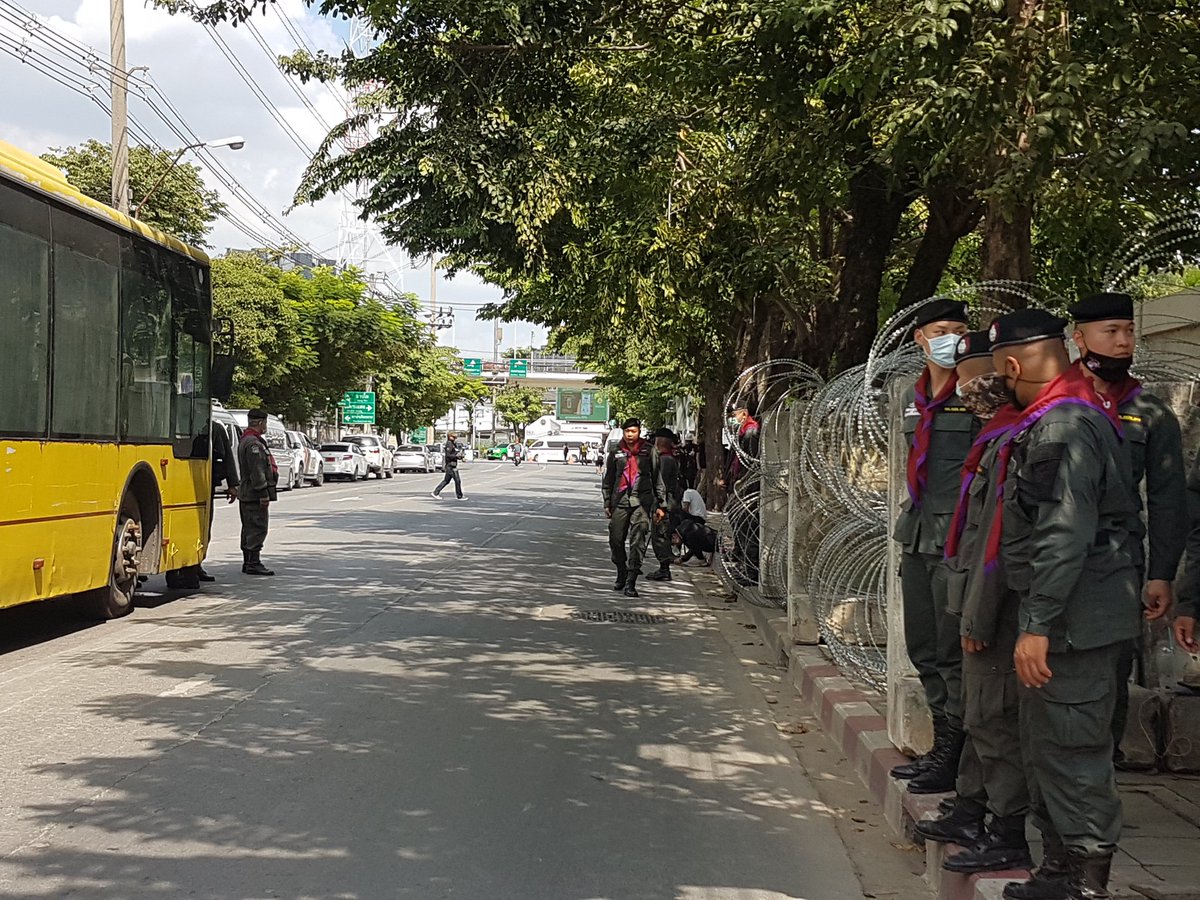  #Thailand anti-government protest leaders have all been released from jail recently, will most likely turn up at parliament house to urge MPs to votele on  #constitution reform bills. House speaker had called for calm, to allow MPs to debate, do job  #ประชุมรัฐสภา  #ม็อบ17พฤศจิกา
