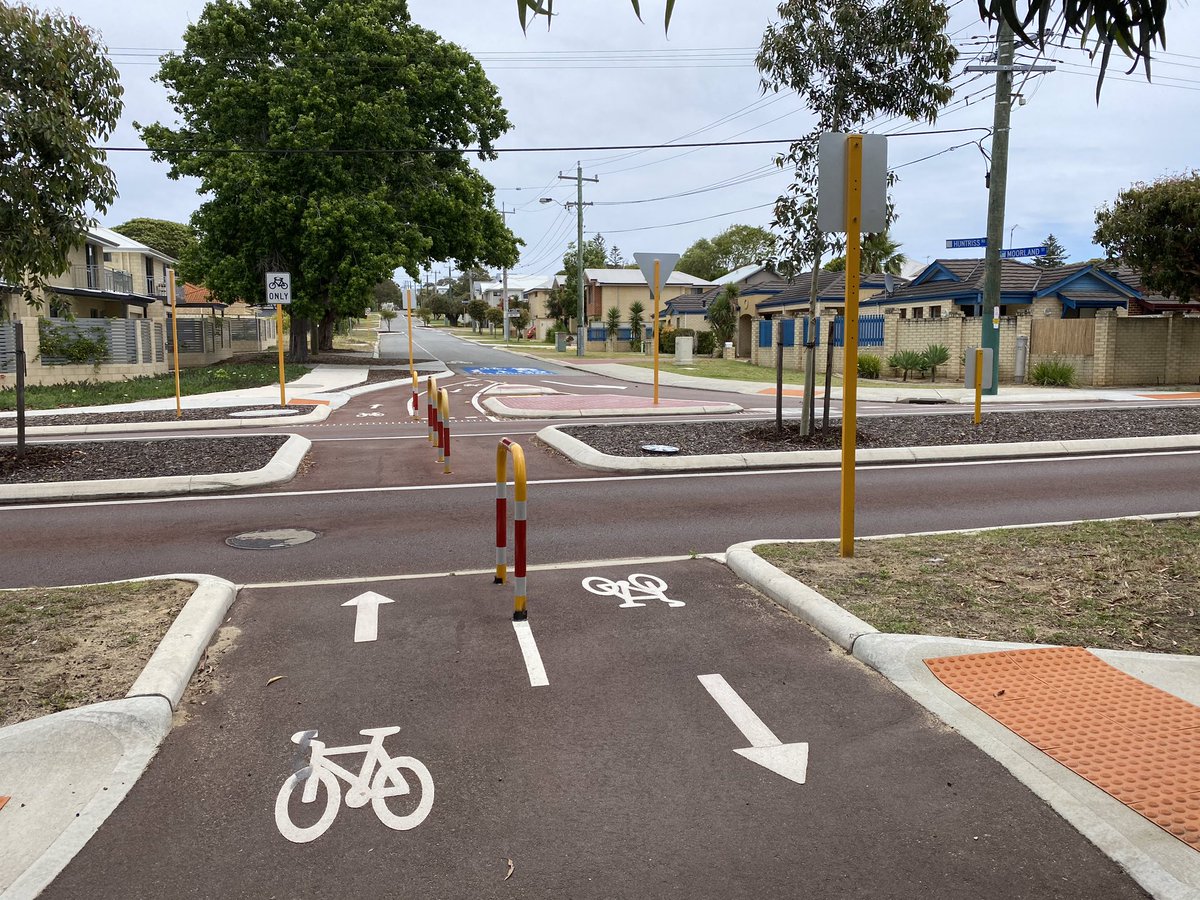 Some nice crossing infrastructure across busy Huntriss Rd, and a new path through Bradley Reserve.
