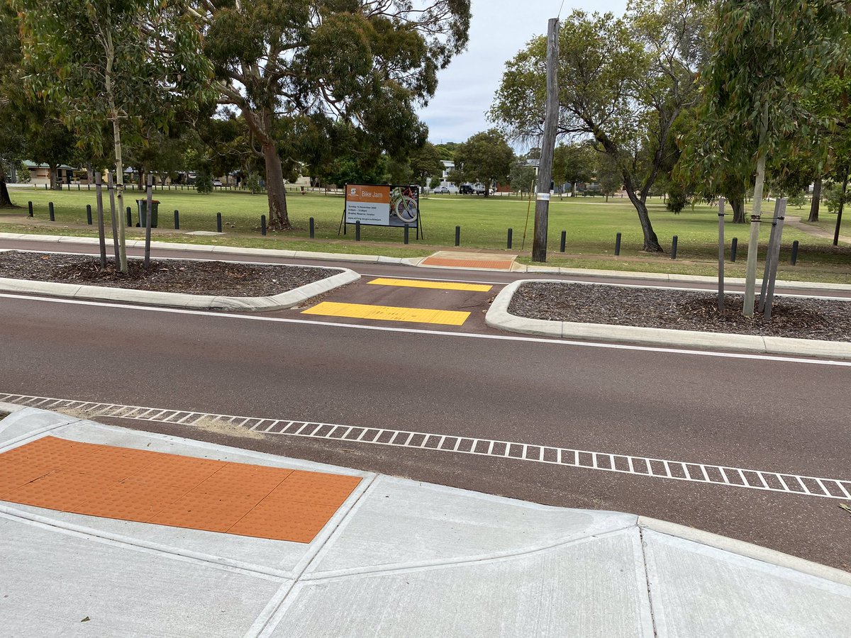 Some nice crossing infrastructure across busy Huntriss Rd, and a new path through Bradley Reserve.