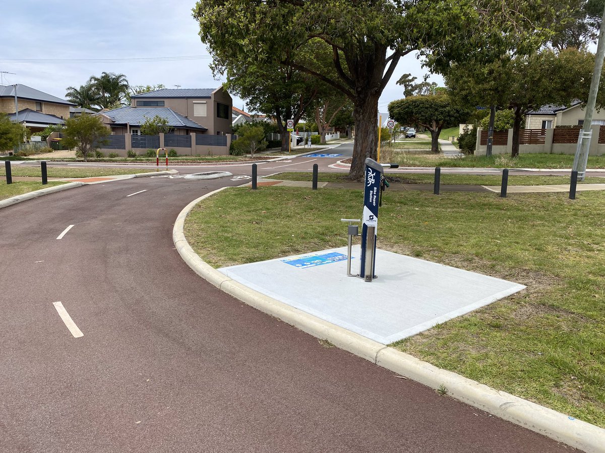 Some nice crossing infrastructure across busy Huntriss Rd, and a new path through Bradley Reserve.