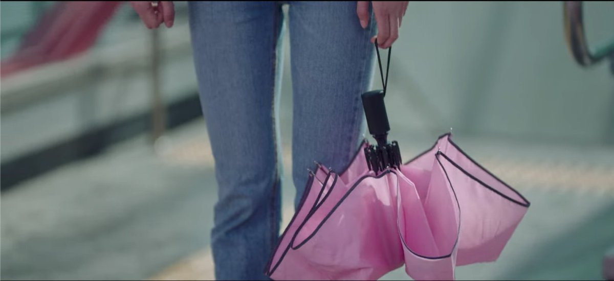 Along with the thunder, comes the rain. Rain serves the purpose of leading people where they need to go.It lead Dalmi to a double rainbow, and Jipyeong to halmeoni.Eventually, fate lead Seo Dalmi to pick up the wrong phone, and rain lead her out of her office, and to the truth.