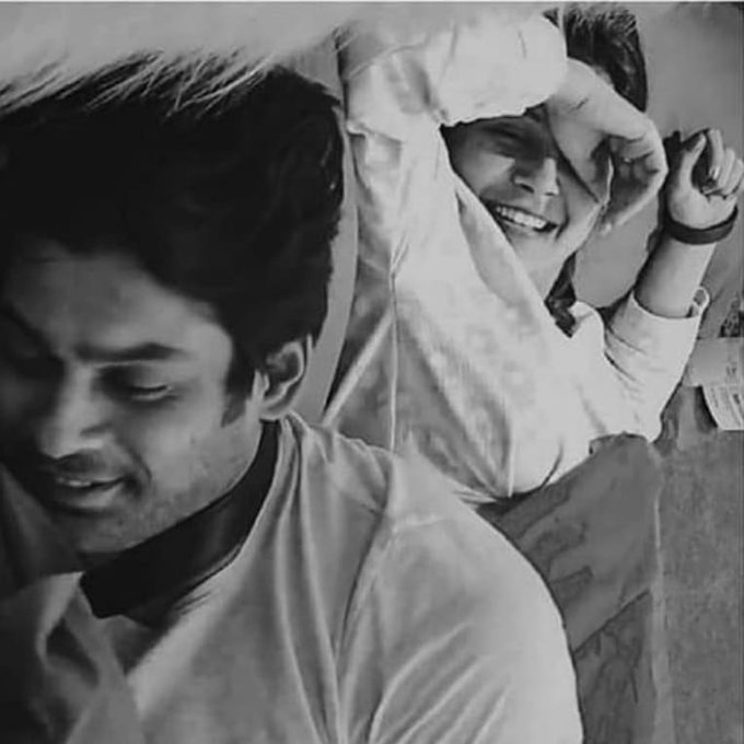 The Way She Looks At Him  #SidNaaz