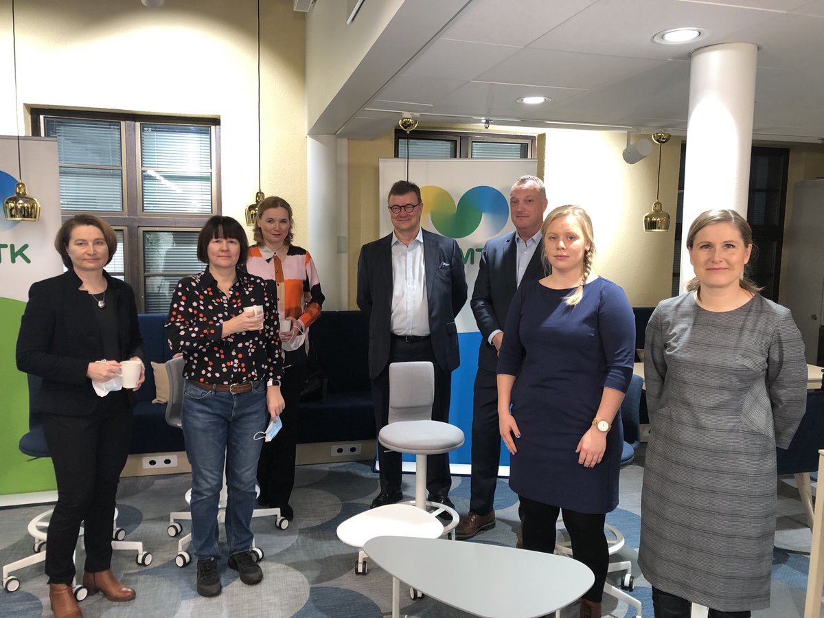 MTKry's tweet photo. Ruuan ilmastovaikutukset suhteessa ravitsemukseen webinaari alkamassa klo 9. Seuraa ja osallistu keskusteluun #ruokajailmasto @KemppainenJouni @MariPantsar @johanaberg_mtk @MarttilaJuha https://t.co/j2ANtwfW3Q https://t.co/te3qfSFMPW