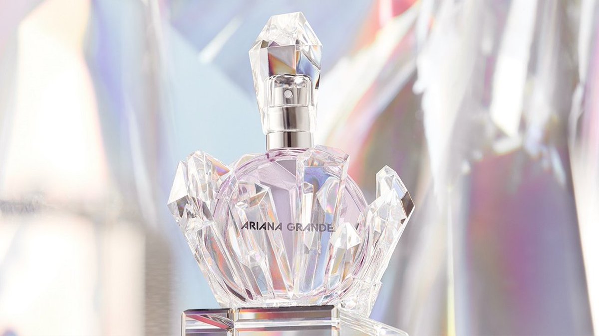 R.E.M by Ariana Grande est disponible sur notre site web ! 😍

>> bit.ly/3pAslOu