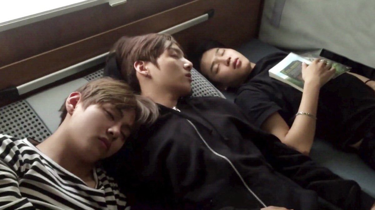 choi_bts2's tweet photo. Maknae line forever 👦🏼👦🏻👦🏻 @BTS_twt https://t.co/8x32iXetuu
