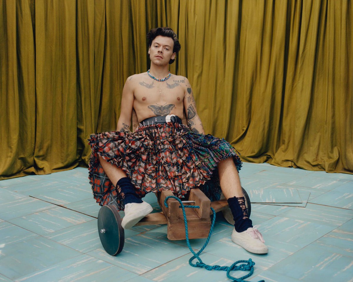 TheHSUpdate's tweet photo. Harry for Vogue. Photographed by Tyler Mitchell https://t.co/LGX5BZ6zeK