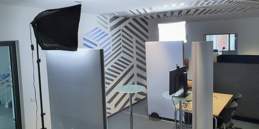 FriloSoftware's tweet image. *Das Set steht - Wir sind bereit für unser Online-Event*
Hier ein kleiner Einblick hinter die FRILO-Kulissen. 

Sei heute um 14:00 Uhr bei unserem Release dabei! 

Last-minute Registrierung: ow.ly/BzJd50C9cCB

#teamfrilo #onlineevent #release