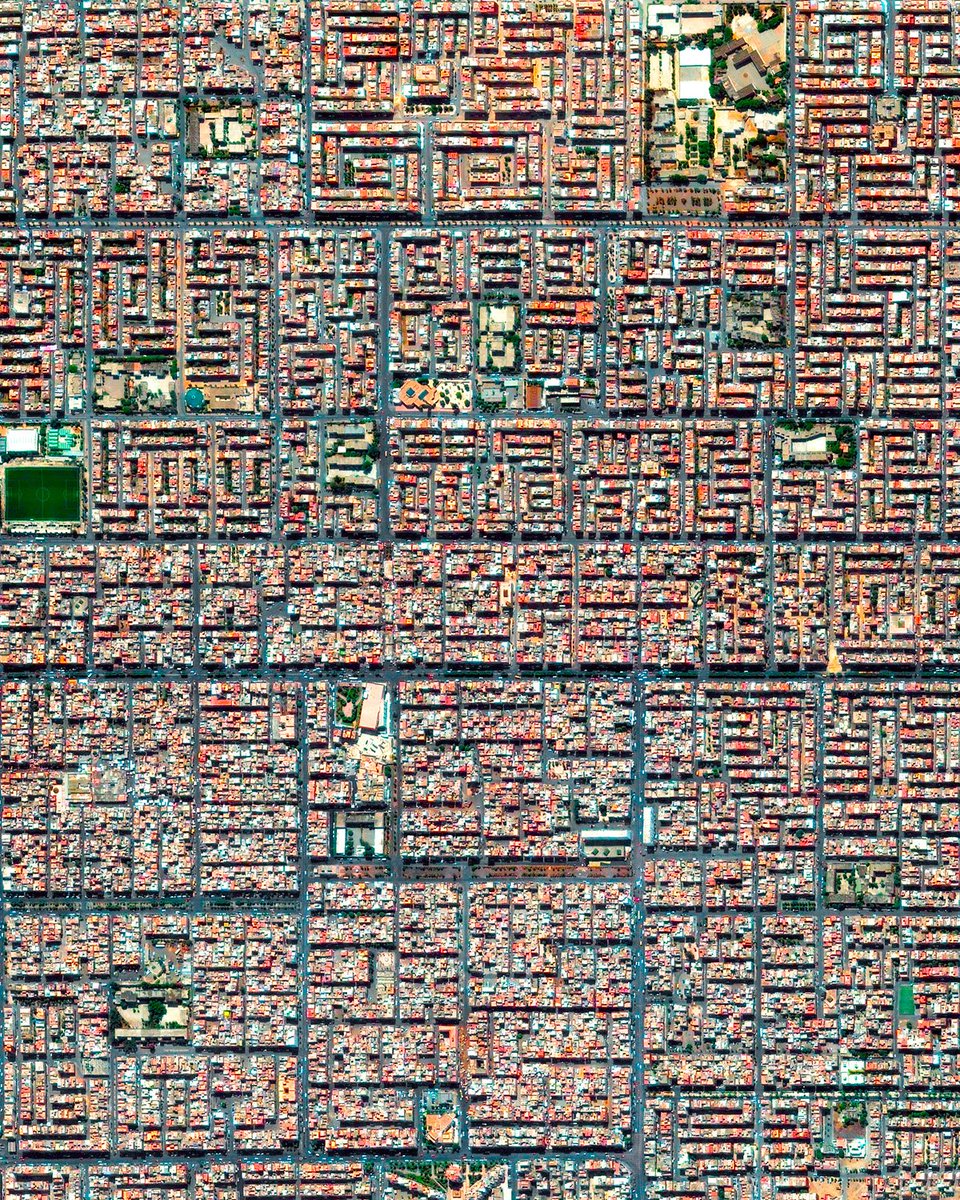 veredes's tweet photo. ¡Buen #dimartsurbans!
Casablanca, Marruecos. 
Created by @dailyoverview, 
Source imagery @maxartechnologies https://t.co/w2povivUde