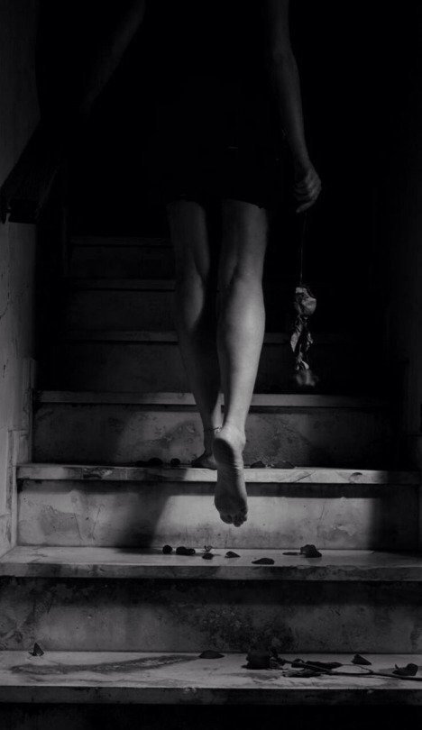 corpsecrits's tweet photo. Tu es ce haut lieu de mes plus beaux sourires 
Et quand le désir me prend 
C'est seule que je m'y rends 
À découd_vers 
Au chœur de mon imaginaire 
On rit 
On parle 
On jouit 
Sans se soucier de la pluie 
...
La Poésie https://t.co/l8B8IAXt90