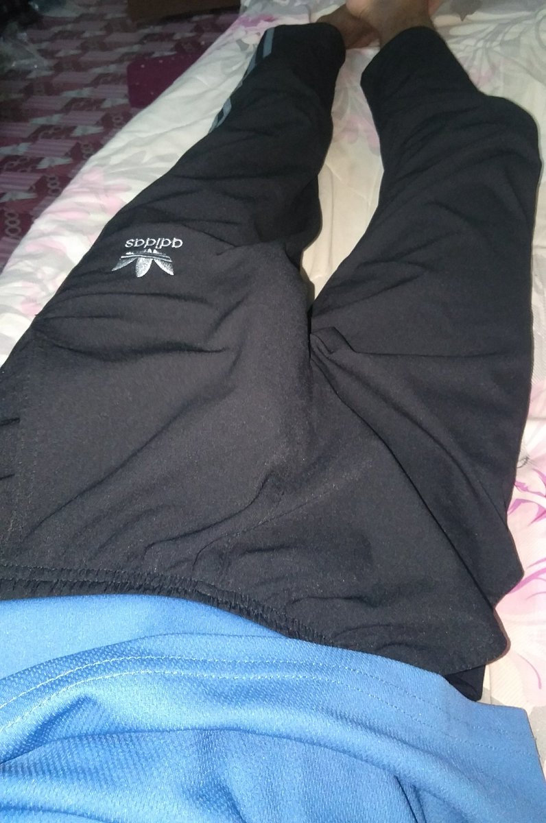 AmeqqAmirr's tweet photo. Seluar tracksuit tak penah bosan klau pakai..
#seluartracksuit https://t.co/WknY6ljRUt