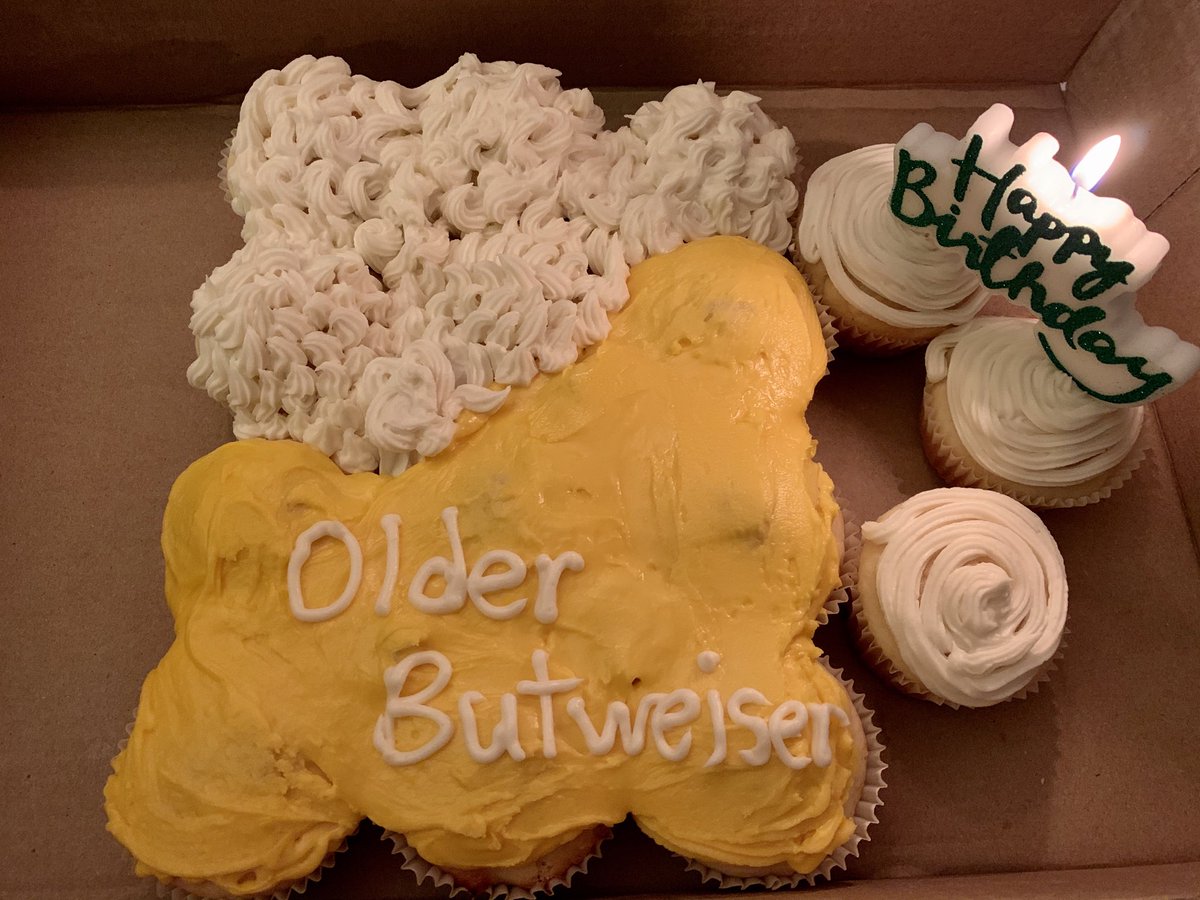 Heather197276's tweet photo. Thank you ⁦@11mscooper⁩ for the clever and yummy #birthday cake! #extraicing https://t.co/SA4BkgT3Xa