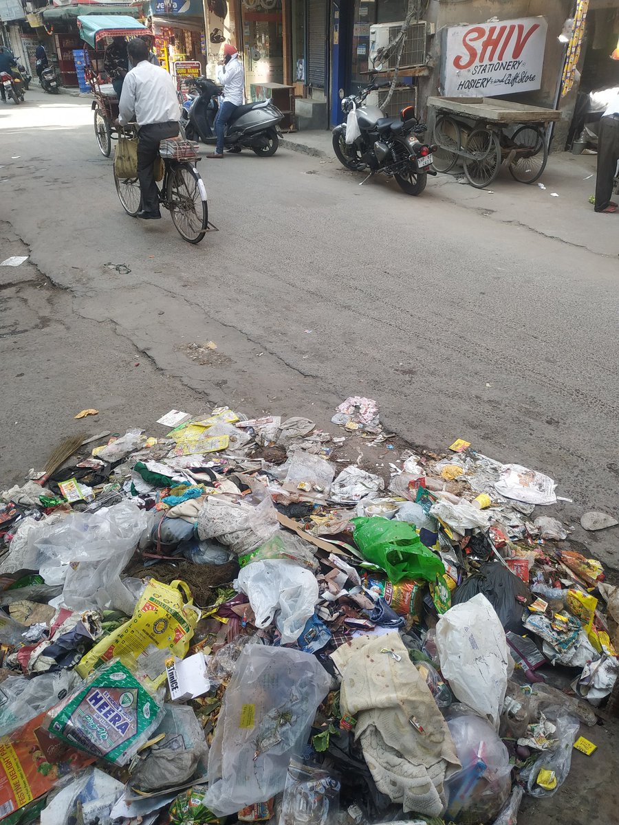 cogreen_india's tweet photo. Street no 20,new mahabir nagar, tilak nagar, New delhi @MCDdelhi @CMDelhi @JarnailSinghAAP really shame when govt is busy with charging poor for not wearing mask, and MCD people busy in collecting money in diwali https://t.co/3AEDaue4iy