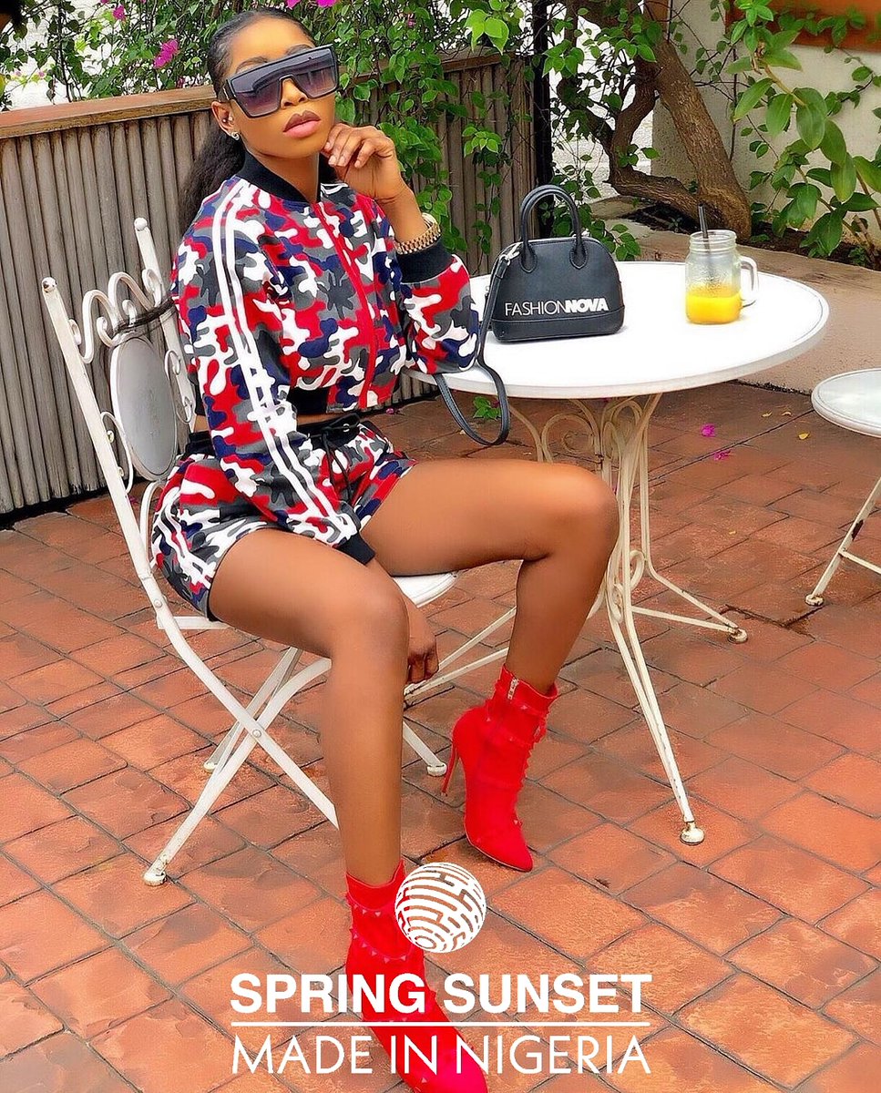 JopiterStudios's tweet photo. #SpringSunset Brand is featuring  @HonniePerry on the @SpringSunsetNig
Modeling explore for the week !!!

Brand: @SpringSunsetNig
Editor-in-Chief: @MAbubakarSanusi
Model: @HonniePerry
Photographer is anonymous 

#SpringSunsetNg #SpringSunsetOfficial
#MadeInNigeria🇳🇬 https://t.co/2uHf5duXbi