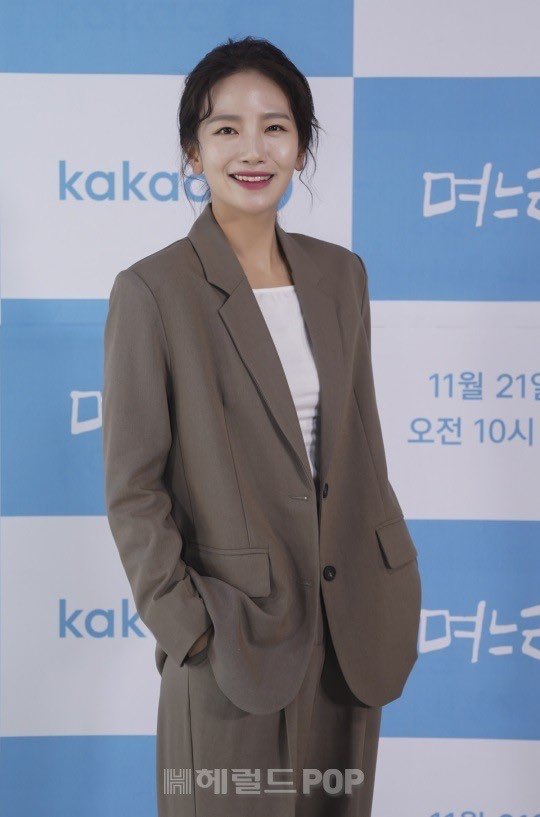 kdramacasting's tweet photo. kakaoTV original drama <#TheInLaw> press conference, premiere on November 21.
#ParkHaSun #KwonYul #MoonHeeKyung #BaekEunHye https://t.co/yRNzSaEagK