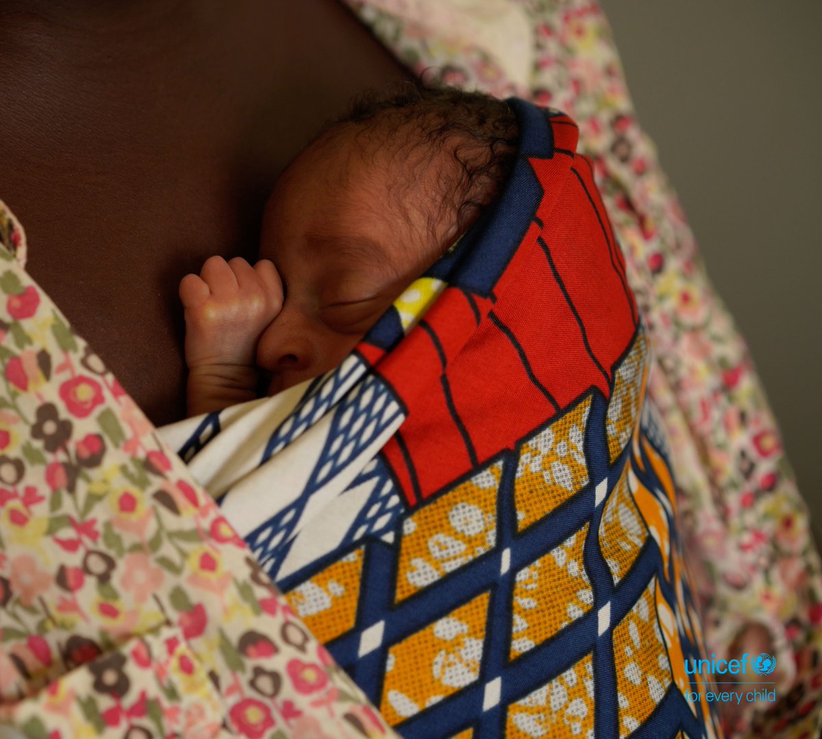 MinofHealthUG's tweet photo. Today is World Prematurity Day held under the theme “Together for babies born too soon. Caring for the future.”
Preterm birth is defined as a birth of a baby before 37 completed weeks of gestation.
Annually, 226,000 babies are born prematurely in #Uganda.
📷: @UNICEFUganda https://t.co/GP5Xo9J9vZ