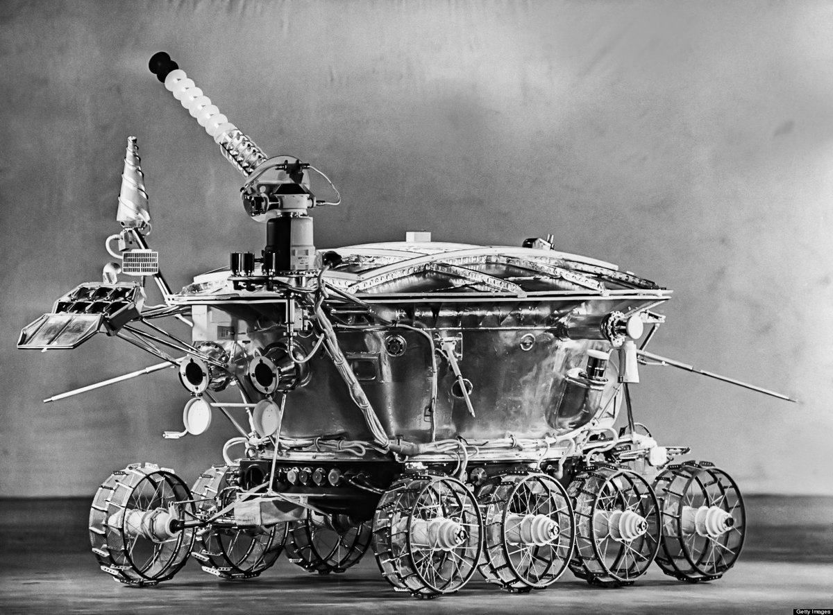 AstroMuseumSon's tweet photo. Heute vor 50 Jahren, am 17. November 1970, setzte die #Mondmission Luna 17 im #Mare #Imbrium auf. Der #Sowjetunion gelang damals eine Premiere: Mit #Lunochod-1 kam der erste Rover auf einem fremden Himmelskörper zum Einsatz. https://t.co/SztuKGFHaE