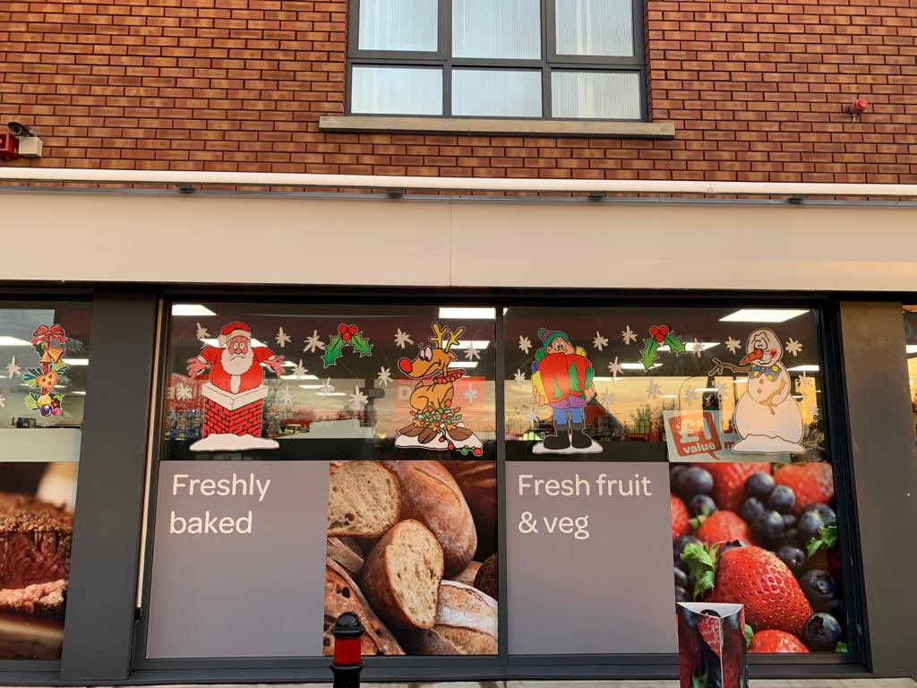 TheWallGroupNI's tweet photo. It's hard to beat a good window display to get into the Christmas Spirit

Why not call in and see Colin and his Team of helpers and experience amazing customer service 🤝

#RatchooleFillingStation #Spar #thereforyou #TWG https://t.co/zjNVX1UJhv