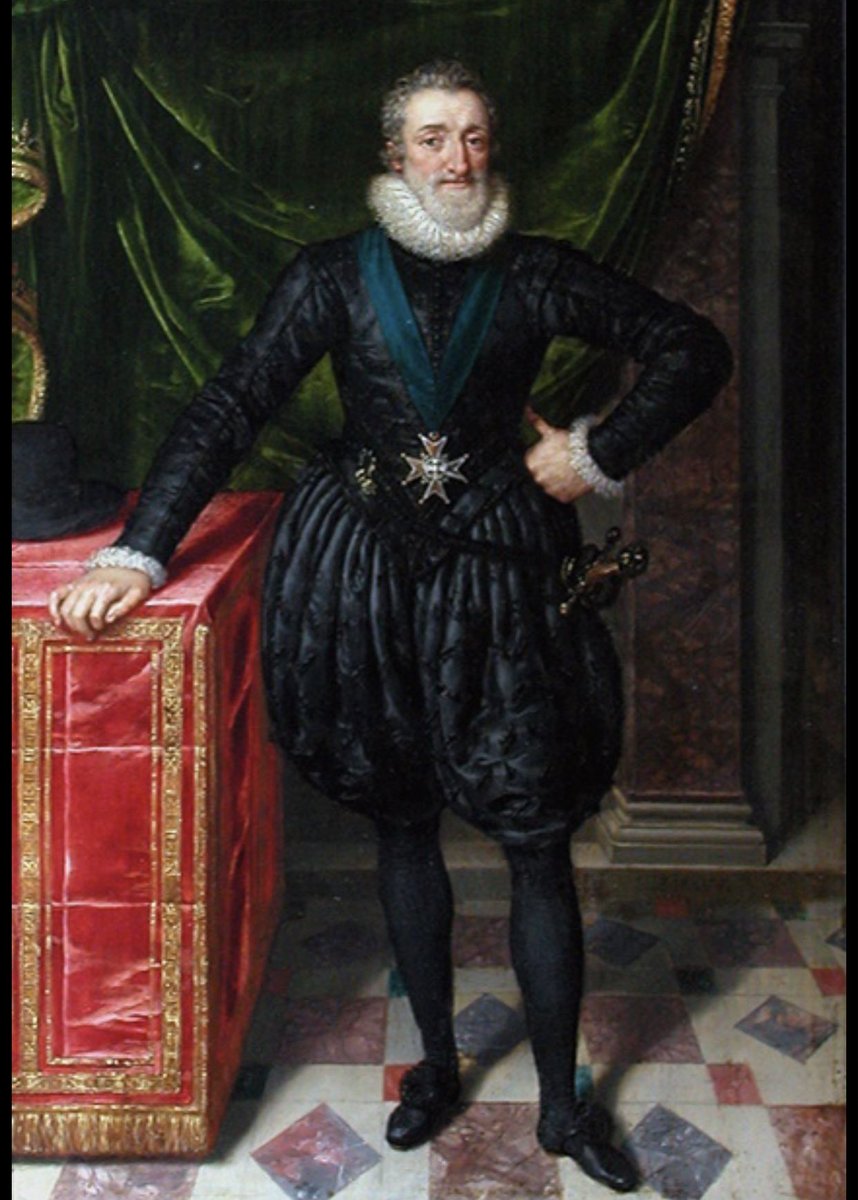As men’s tunics became shorter and tighter-fitting in the 15th century, fashionable men began to wear hose or stockings as outer leg wear. By the 16th and 17th centuries men’s skirts (like culottes) were short enough to cause the necessity of leggings to retain modesty.
