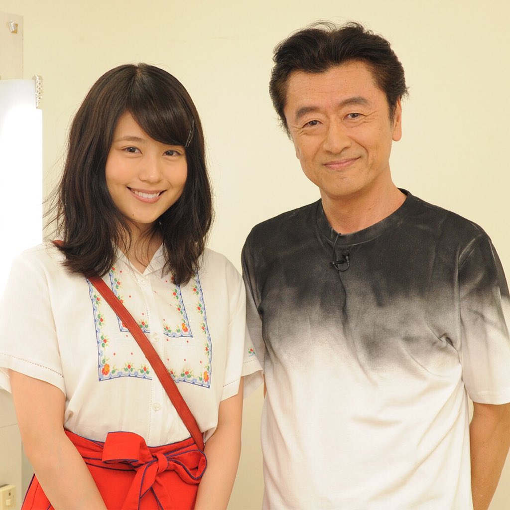 ビジータクヤン ラッツ スターの Tシャツに口紅 と桑田佳祐さんの 若い広場 ってなんか曲調似てませんか 気のせいでしょうか サビになると ときどき 色褪せた じゃなく 若い広場 ってなっちゃうんですよね 頭ん中で ラッツアンドスター