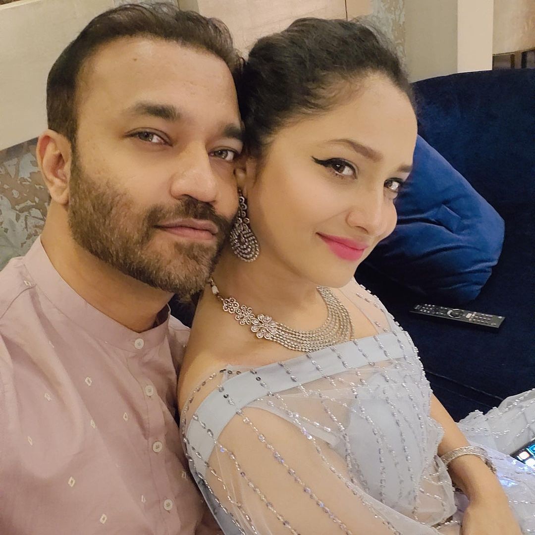 Mansi_Dhavale's tweet photo. ViAnk's Small Cutie Cutie Smile!π₯°π₯°π₯° #ViAnk #AdorableTogether #Love #AnkitaLokhande #VickyJain #HappyDiwali #FestiveVibes #Love #Blessings #Happiness #Togetherness #BetterTogether #LoveViAnk #LoveAnkitaLokhande #SupportViAnk #SupportAnkitaLokhande #ViAnkHolics #AnkuHolics https://t.co/G6MqhonQy7