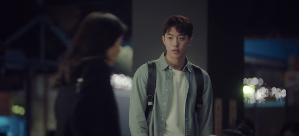 Although she appears 1 on 1 with Dalmi and Jipyeong, she seems to be almost intercepting Dosan from going to Dalmi.For some reason, Dosan's first instinct is to hide from her, although he was ready to approach Dalmi a few seconds before.