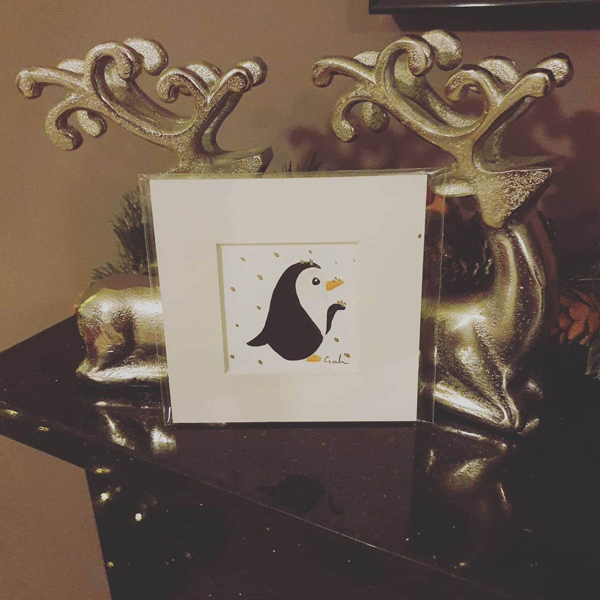 GemmaAllenArti1's tweet photo. Morning everyone, I've had a busy few days stocking up on these handpainted penguins, how cute😍 
#handmade #shopsmall #shophandmade #supportsmallbusiness #penguin #christmasgifts #UKCraftersHour #UKGiftHour #UKGiftAM #shopindie #uniquegift https://t.co/ySJuEN3GRE