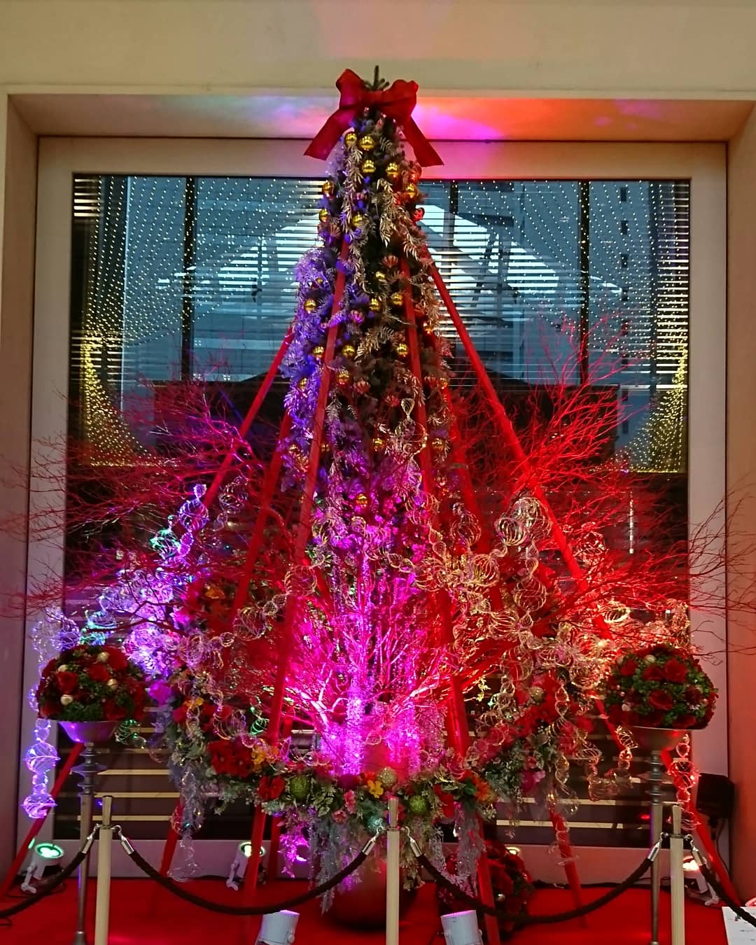 Tome Joker 品川プリンスホテルの入口にあるオブジェ ハワイアンクリスマスツリー 綺麗 品川プリンスホテル クリスマスツリー ハワイアンクリスマス T Co Mxhziil2qq Twitter