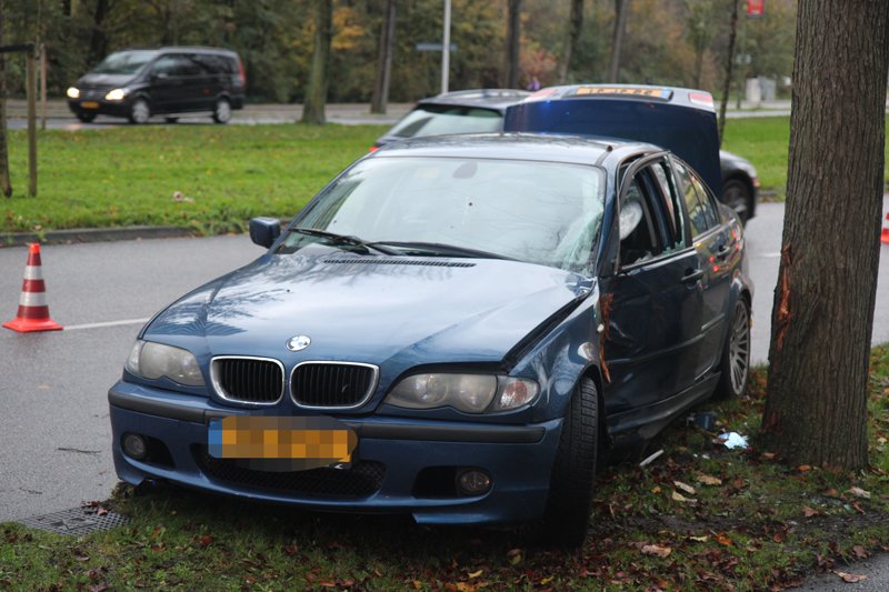 NU ONLINE: Automobilist aangehouden na eenzijdig ongeval Voorhofdreef Delft..