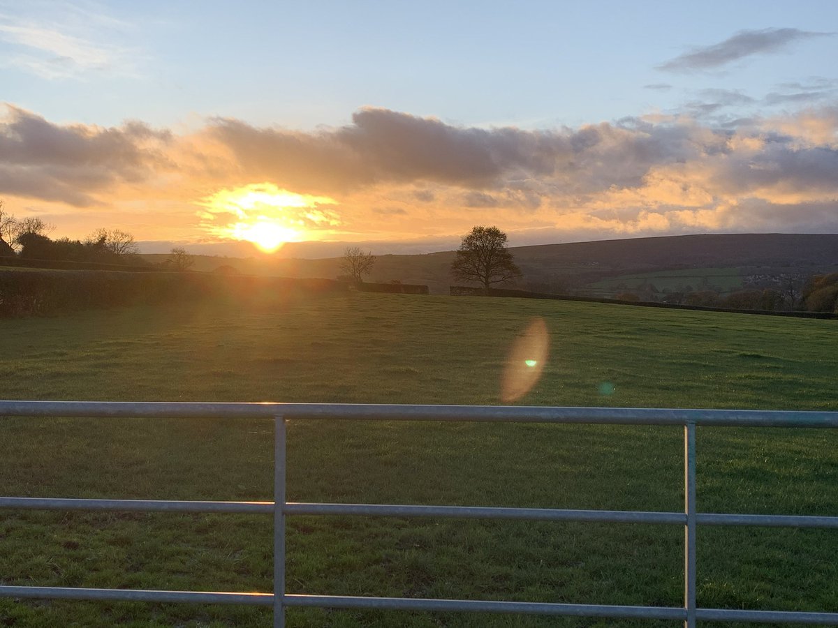 Simon_AdamsFIN's tweet photo. Morning All, 

Happy Tuesday, sunset from Sunday afternoon. 

Enjoy your day. https://t.co/VJ6USjgdda
