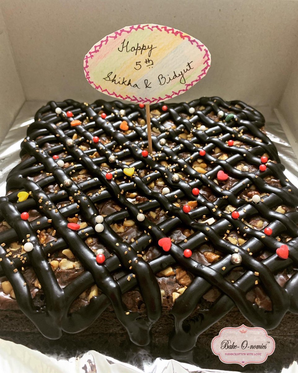 Bakeonomics's tweet photo. A dark chocolate walnut brownie cake for the soul😍 

~

~

~

#bakeonomics #bakergirl #foodpic #puneeatsout #punebaker #cakepic #homebakerspune #punefood #pune #punefoodie
#brownies #minimalfrosting #punefoodbloggers #minimalfrostingrequested #darkchocolatebrownies https://t.co/rkfEzwofgm