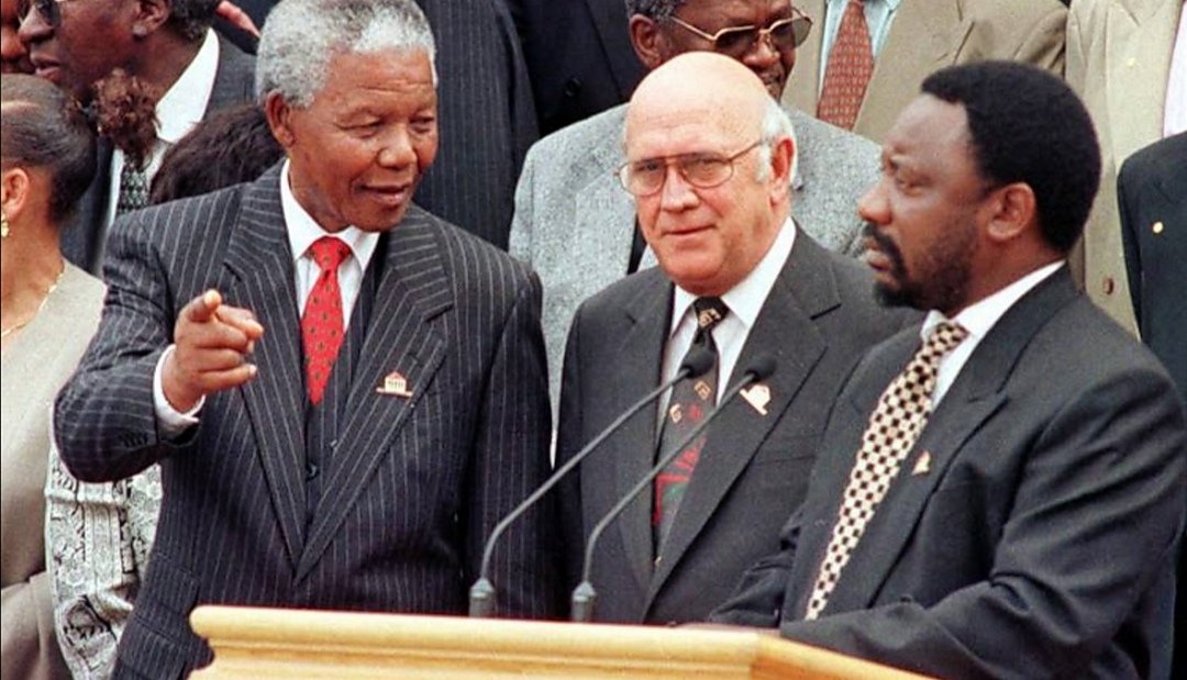 StefanoNotDead's tweet photo. Nelson mandela died with nothing but nice shirts and a new dance the agent made sure of it, who the agent is, I'll let you smell that one excuse the pun. #tremor #CapeTown #earthquake #AdvSikhakhane #pretoria #raymondzondo #Sjava #ladyzamar #majorone #ZondoCommission #cyril https://t.co/2nU92Ot4tq