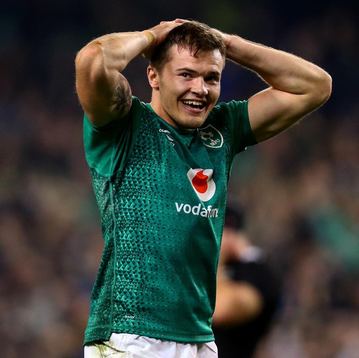 IrishRugby's tweet photo. #TeamOfUs
𝟭𝟳.𝟭𝟭.𝟭𝟴 🤩💚
Two years ago today, a day that’ll live long in the memory. What an occasion, what an atmosphere at @AVIVAStadium 🙌
#ShoulderToShoulder #IrishRugby https://t.co/c6Ddc7rFwn