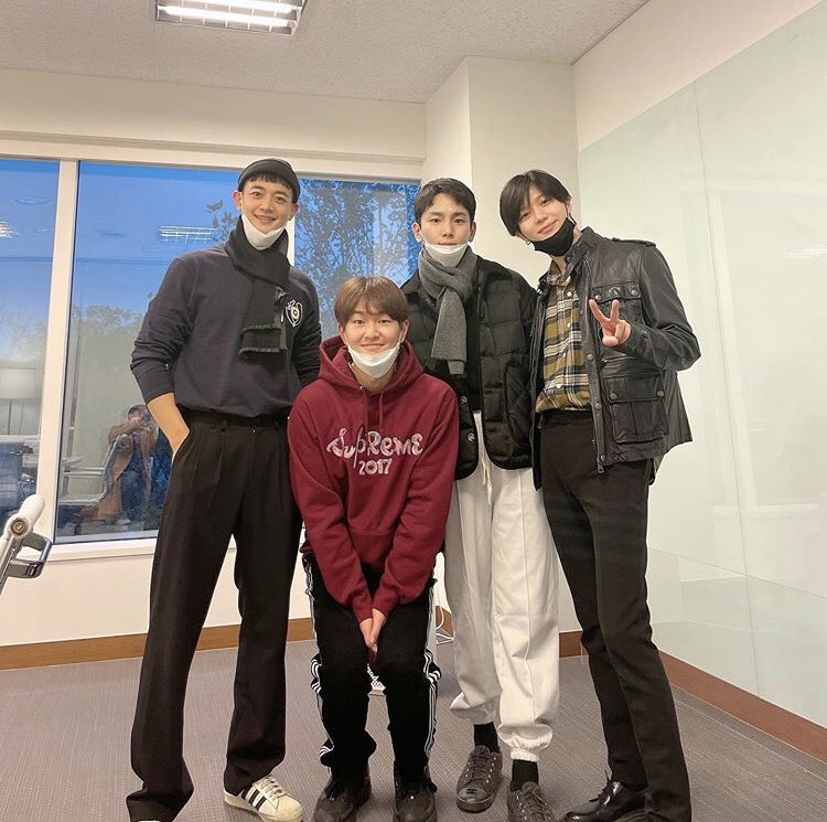 shineewrld2's tweet photo. 🤗🤗 https://t.co/kPqWs7wZK2