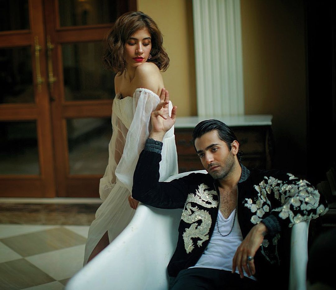 GossipPakistan's tweet photo. سائرہ یوسف اور شہریار منور کے بولڈ فوٹو شوٹ پر مداح ناراض
Fans Angry Over Bold Photo Shoot Of Syra Yousuf And Sheheryar Munawar Read full Post on 
⬇️⬇️
https://t.co/XKoHpacUGK

#BreakingNews #Pakistan 🇵🇰 #gossip https://t.co/w6JXnlOVxv