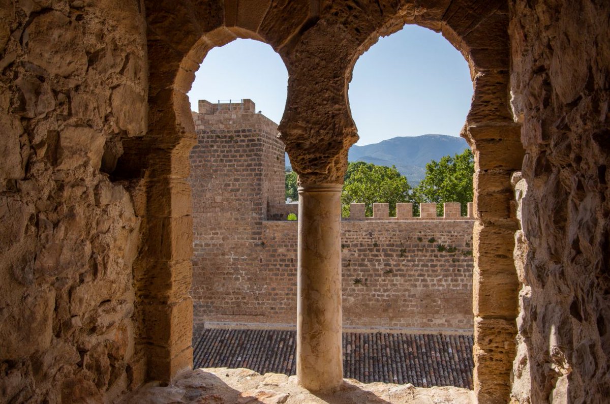 ¿Sabías que la Torre del Homenaje del Castillo de #PriegodeCórdoba es Monumento Histórico-Artístico Nacional desde 1943?. No dejes de descubrir esta imponente fortaleza árabe!!!🧐😍

#córdoba_mágica
❤️Comienza aquí tu viaje
