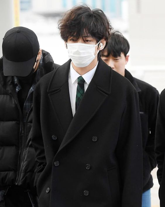 Kim Taehyung ending every model's career : a thread