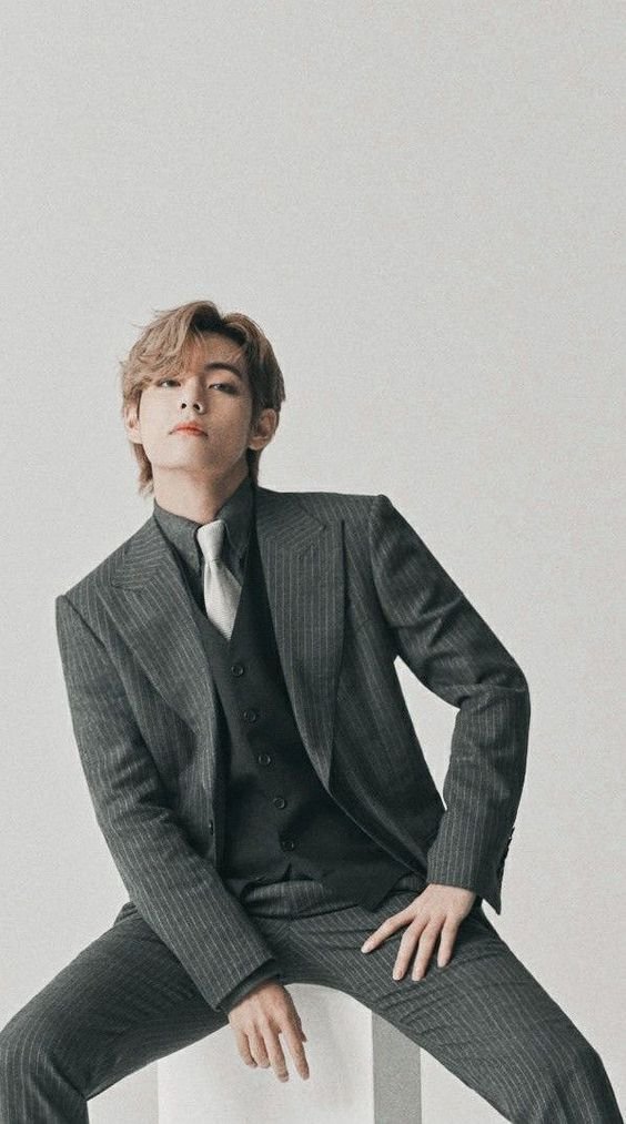 Kim Taehyung ending every model's career : a thread