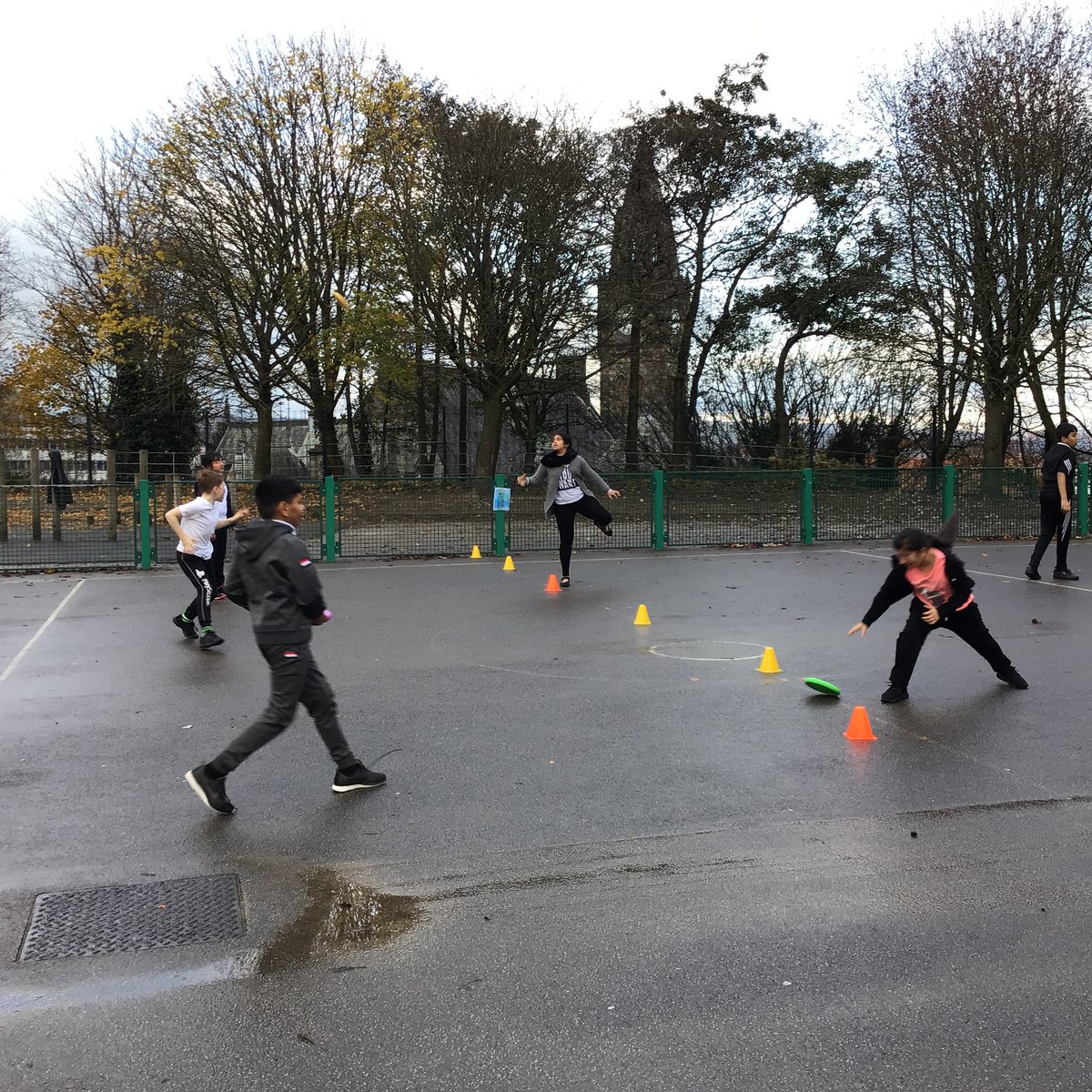 Broadfield PE tweet media