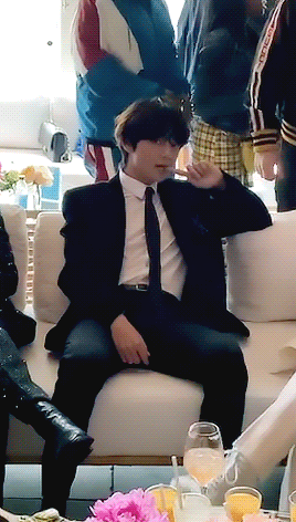 Kim Taehyung ending every model's career : a thread