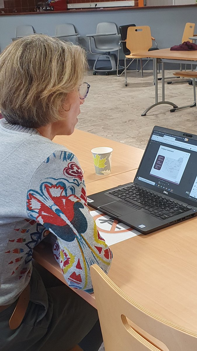 nathahatton's tweet photo. Présentation de l offre de formation de @UnivParisSaclay @ParisSaclayPro avec Isabelle Demachy VP CFVU et les doyens formations de nos composantes universitaires . Merci aux 80 proviseurs de l @acversailles présents en visio. #Parcoursup #formation https://t.co/QvoV6BGHF5