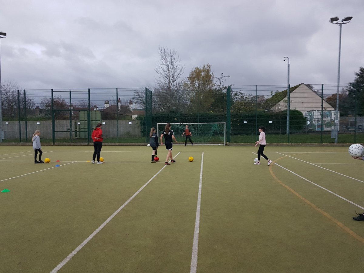 Bellbaxter_hwb's tweet photo. Mondayβs afterschool clubs...if youβre not already coming, your missing out! S1/S2 Girls Football & S1/2 & S3/S4 Netball. Come along next week if you want to join in, all abilities welcome : )
#KeepFifeActive @FifeSchoolSport @FifeActiveSch https://t.co/UD9amLvK4K