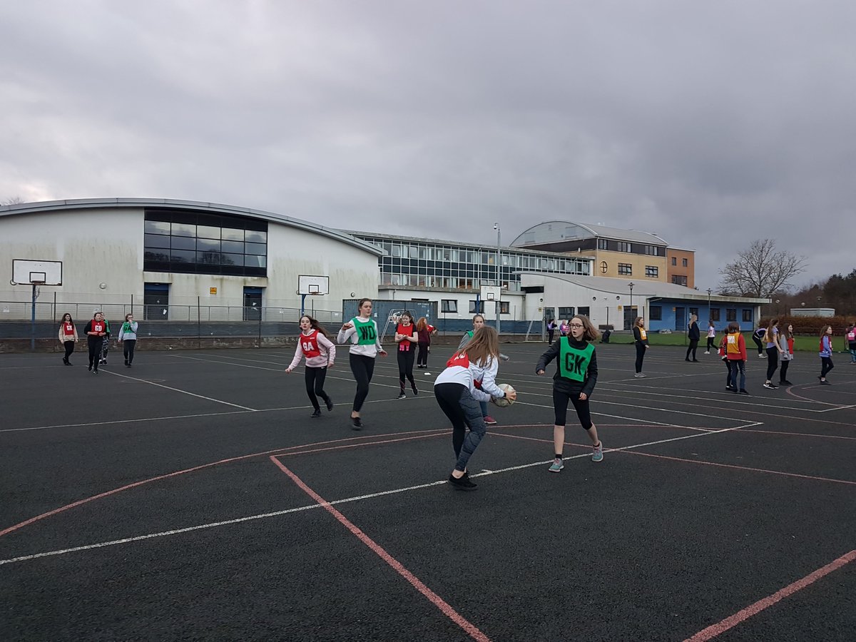 Bellbaxter_hwb's tweet photo. Mondayβs afterschool clubs...if youβre not already coming, your missing out! S1/S2 Girls Football & S1/2 & S3/S4 Netball. Come along next week if you want to join in, all abilities welcome : )
#KeepFifeActive @FifeSchoolSport @FifeActiveSch https://t.co/UD9amLvK4K