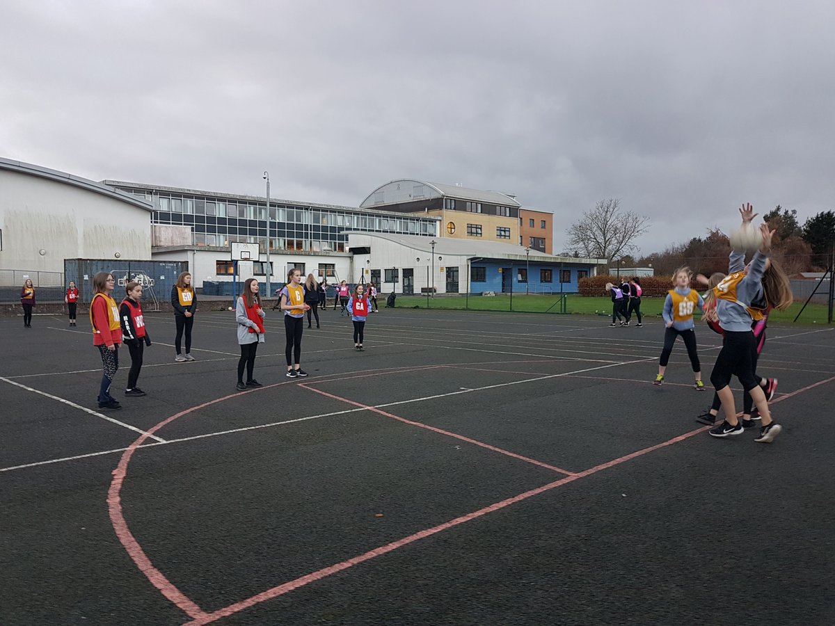Bellbaxter_hwb's tweet photo. Mondayβs afterschool clubs...if youβre not already coming, your missing out! S1/S2 Girls Football & S1/2 & S3/S4 Netball. Come along next week if you want to join in, all abilities welcome : )
#KeepFifeActive @FifeSchoolSport @FifeActiveSch https://t.co/UD9amLvK4K